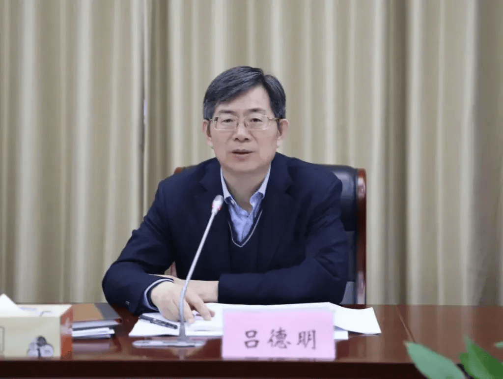 吕德明当选南京市人大常委会主任，曾任江苏省政府秘书长