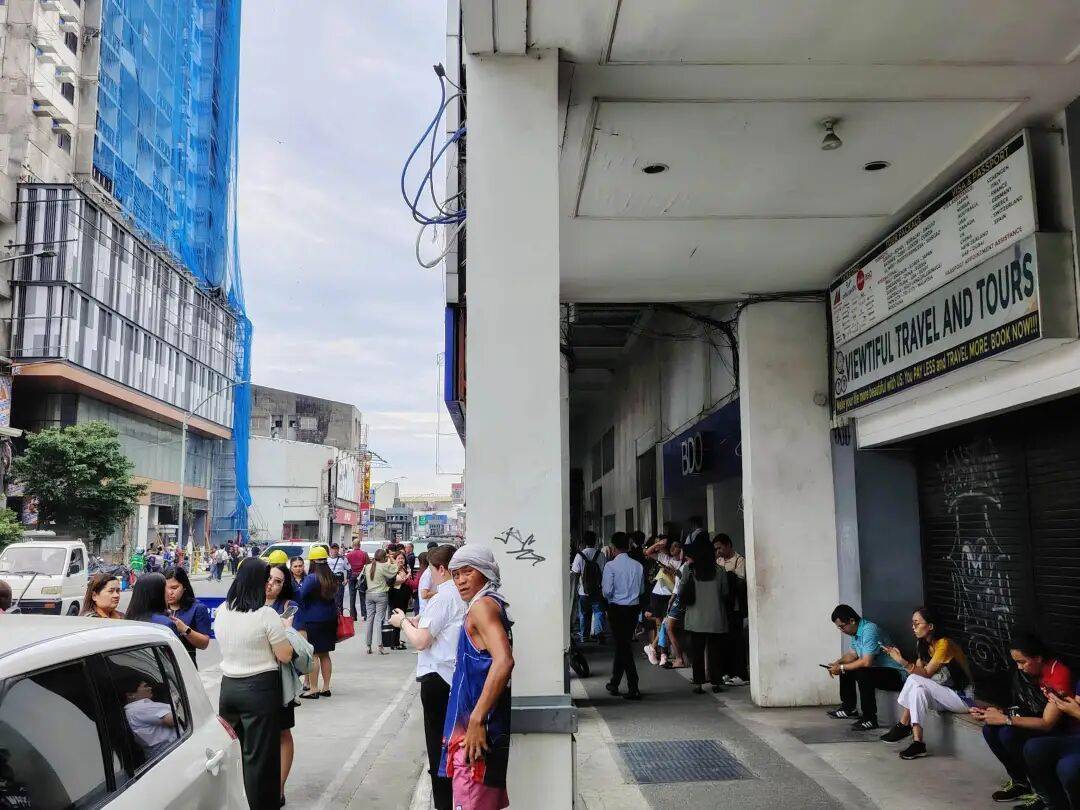 在菲华人亲历7.6级强震：震感强烈，有女生被吓哭｜鱼眼·热点