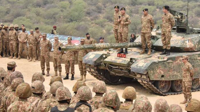 印度不服,陆军集结,第二场战斗随时打响?巴铁靠歼10还能打赢吗