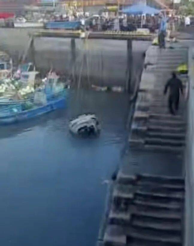 福建平潭一汽车凌晨坠海致车主不幸去世，多方回应